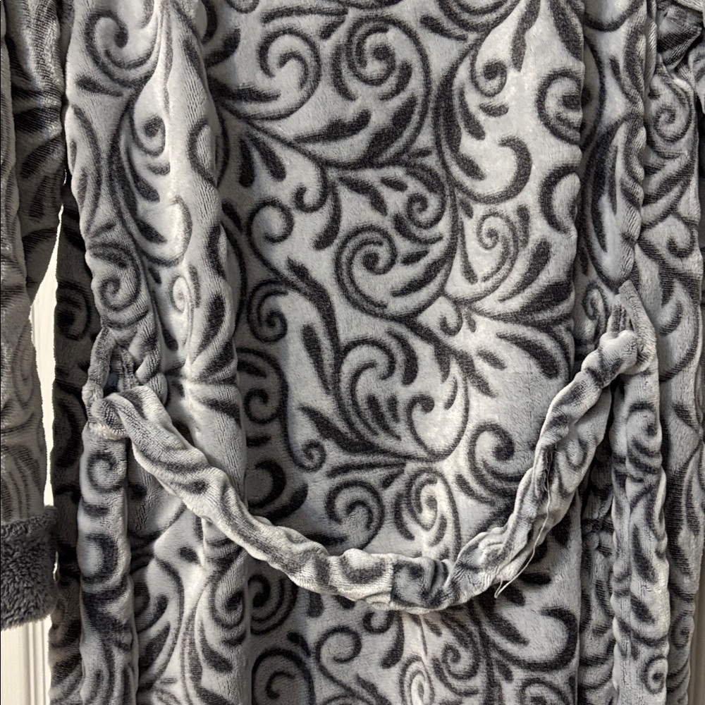 Gray Patterned Long Robe - Picture 6 of 6